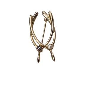 Vintage double wishbone brooch.
